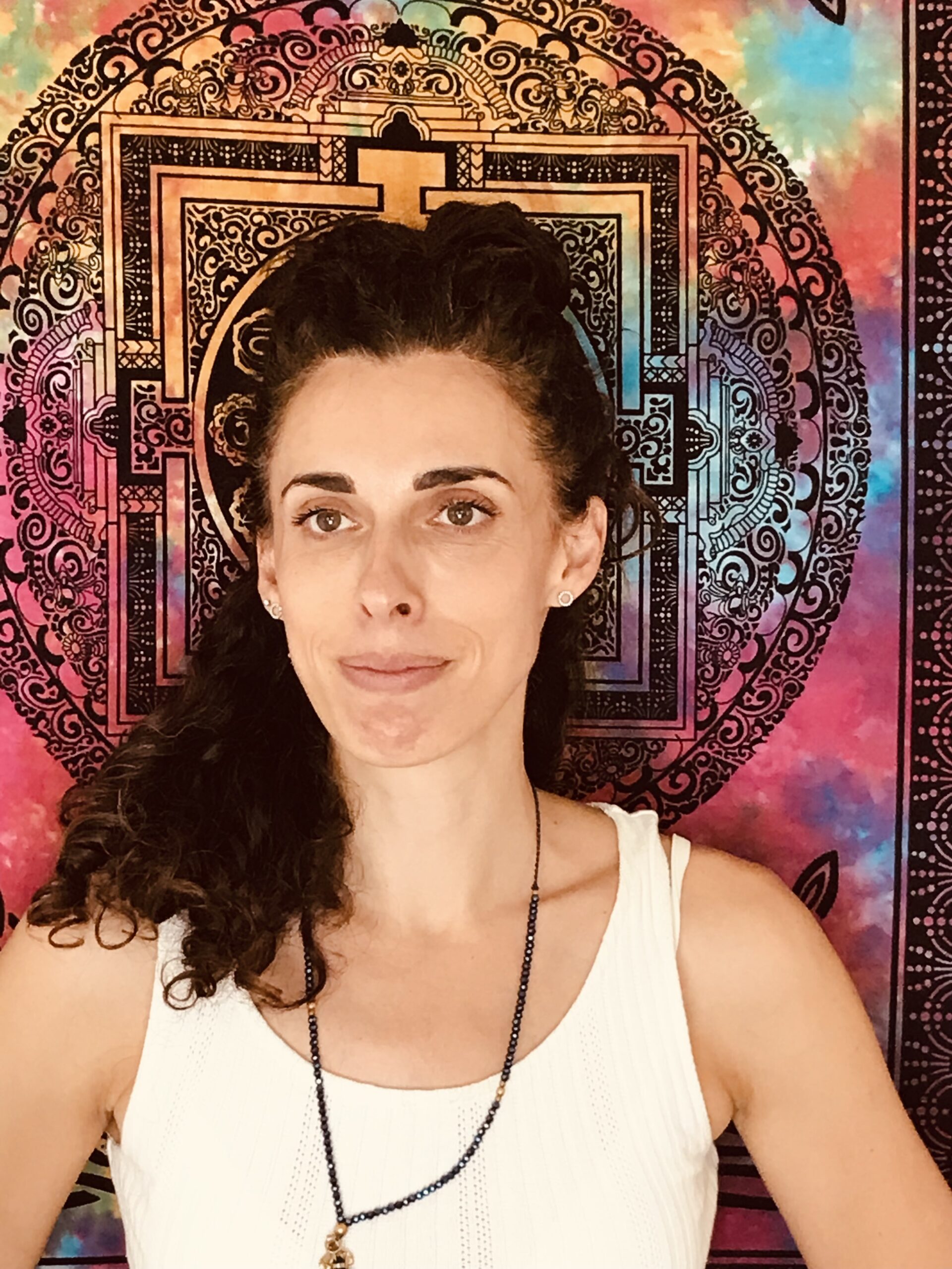 Molly Brignone - Insegnante di Hatha Yoga e Silk Yoga a Cuneo