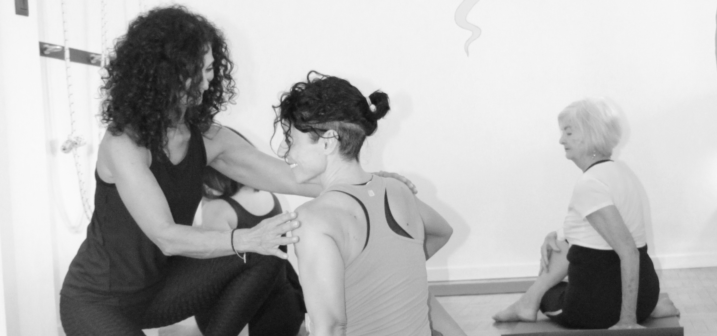 Lezione di yoga al Centro Avarna di Cuneo e Borgo San Dalmazzo – Benessere posturale